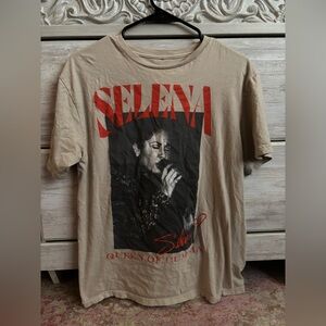 Selena Dark beige T shirt with red details